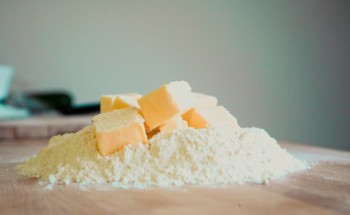 A manteiga ajuda a sarar as queimaduras? Não, não ajuda
