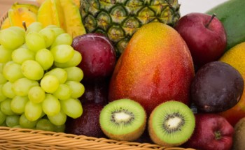 Comer fruta em jejum previne e trata o cancro? Claro que não