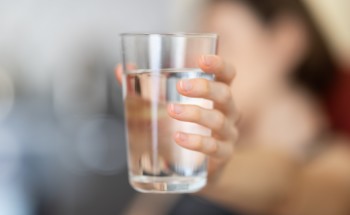 Devemos beber dois litros de água por dia? Sim e até um pouco mais