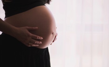 Não é verdade que “todas” as grávidas que tomaram a vacina da Pfizer perderam os bebés