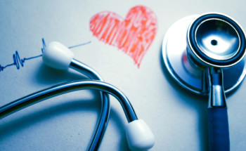 Novo estudo revela que ligação entre colesterol elevado e doenças cardíacas é “inconsistente”