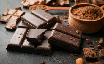 Sim, é verdade que o chocolate faz bem ao cérebro
