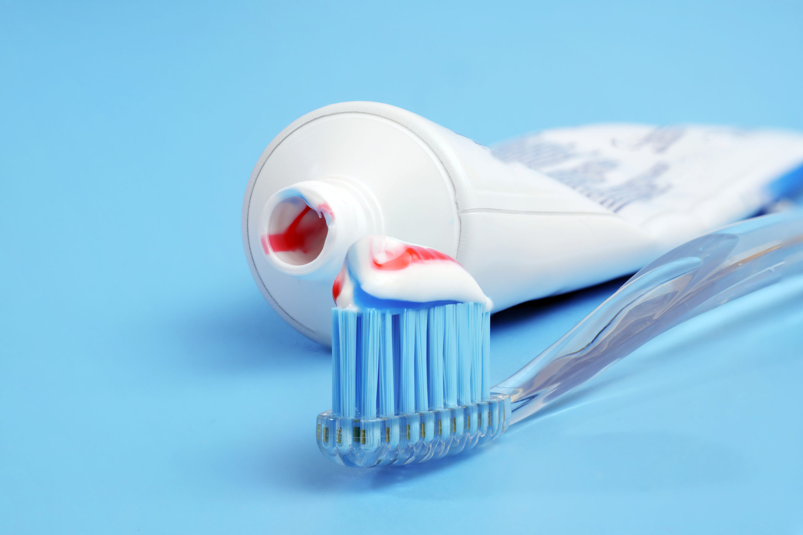 Flúor nas pastas de dentes é venenoso e prejudicial à saúde? A dosagem foi estudada para não fazer mal
