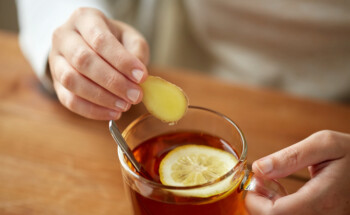 Chá de gengibre e limão faz “desinchar a barriga”?