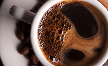 Café reduz a absorção de ferro? E como potenciar o aproveitamento deste nutriente?