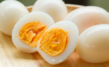 Não, cientistas não defenderam que ovos estão a causar coágulos sanguíneos em “milhares de pessoas”
