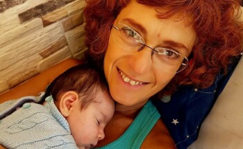 Como é ser mãe depois dos 50? Para Sílvia Saraiva é “um anti-aging fantástico”