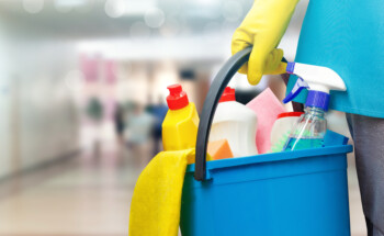Misturar alguns produtos de limpeza pode ser perigoso para a saúde?