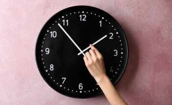 Domingo muda a hora. Como adaptar-se ao adiantar do relógio?