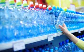 É fundamental evitar beber sempre a mesma marca de água?
