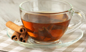Chá de canela faz “descer” a menstruação atrasada?