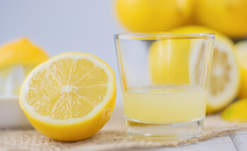 É seguro substituir o desodorizante por sumo de limão?