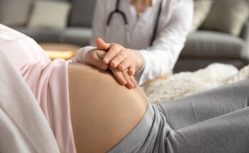 Azia na gravidez é sinal de bebé cabeludo?