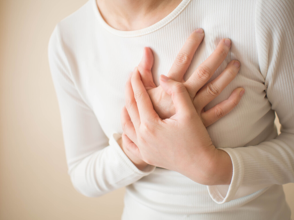 ¿Es el dolor de pecho el único síntoma o signo de un infarto?