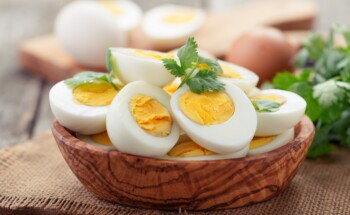 Ovos crus são mais nutritivos? 7 perguntas e respostas sobre o ovo
