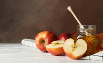 Está provado que maçã com mel alivia dores de garganta?