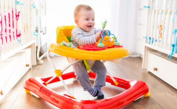 Andarilhos ajudam o bebé a aprender a andar?