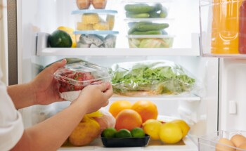 Como arrumar o frigorífico? 5 dicas para conservar alimentos e evitar intoxicações