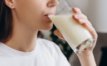 O leite é inflamatório e não deve ser consumido por humanos?
