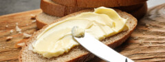 Manteiga deve ser guardada dentro ou fora do frigorífico?