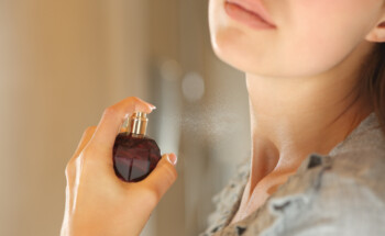 Está provado que pôr perfume no pescoço faz mal à tiroide?