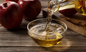 Mistura com vinagre de maçã e bicarbonato cura a candidíase?